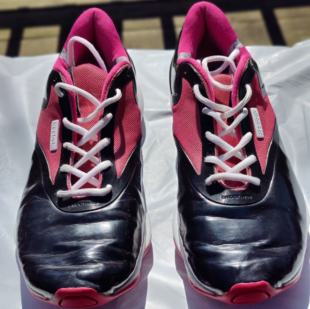 Reebok easy tone woman's size 10